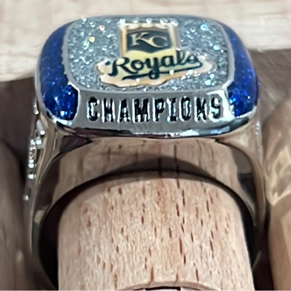 Kansas City Royals Commemorative 2015 World Series Champions Ring - Picture 5 of 11